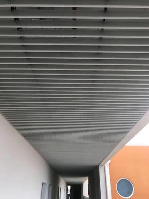 商场走道仿木纹铝方通与铝方管冷弯型钢的应用与优势