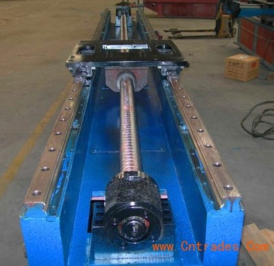 宏凯机械 低价出售护栏冲孔机 方管冲孔自动设备助力冷弯型钢高效加工